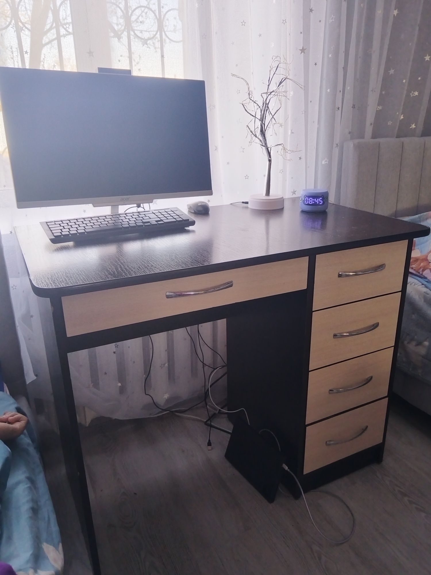 Письменный стол для школьников