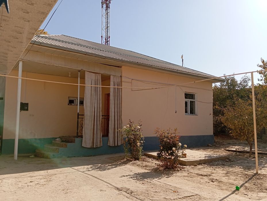 Sirdaryo shaharda hovli uy sotiladi 68.000$