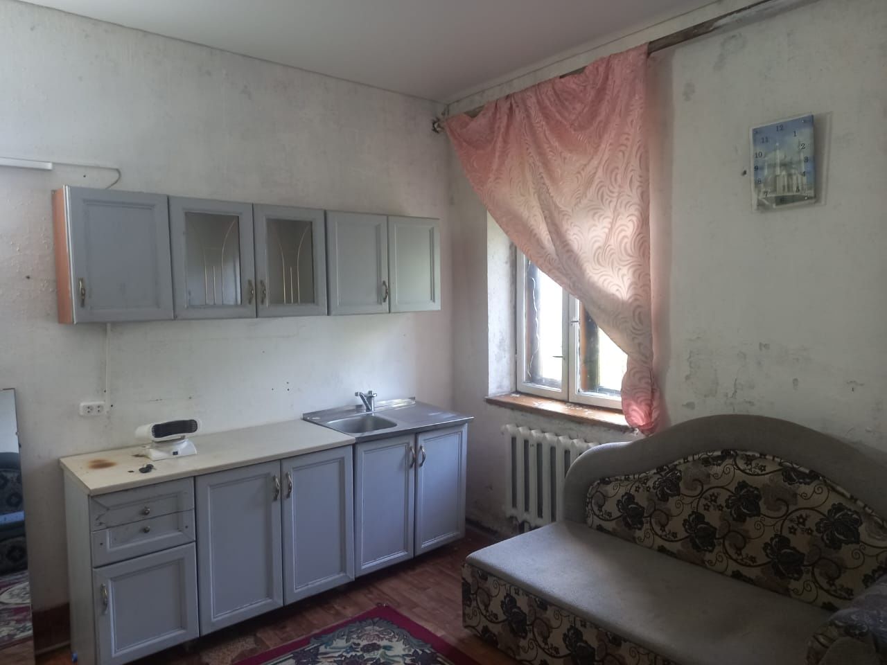 Продам комнату в бывшем общежитии .