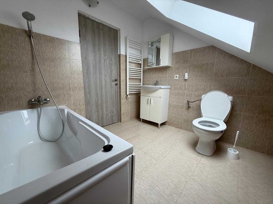 Vind apartament 5 camere deosebit