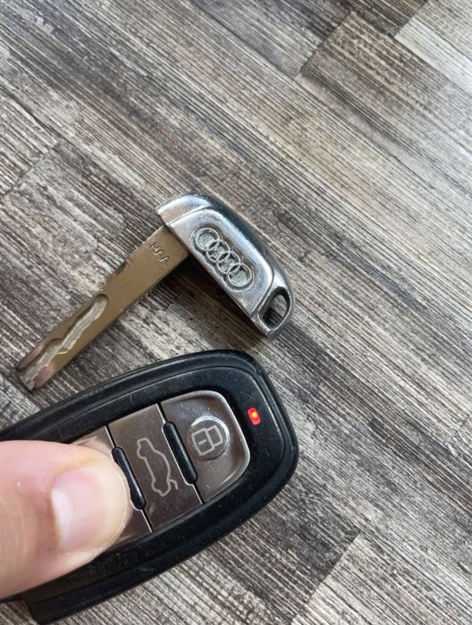 Оригинален ключ за ауди Audi a4 , a5 , Q5 , Q7