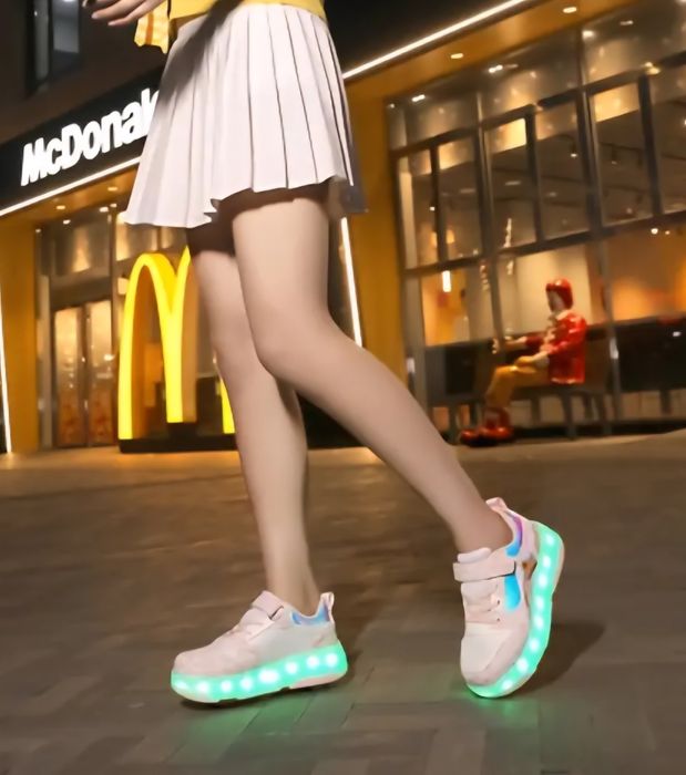 Светещи обувки с колелца, маратонки с колелца, Heelys - НОВИ