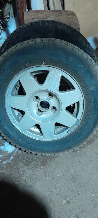 Продам титанки с шипами Кардиант 185×70 Р14