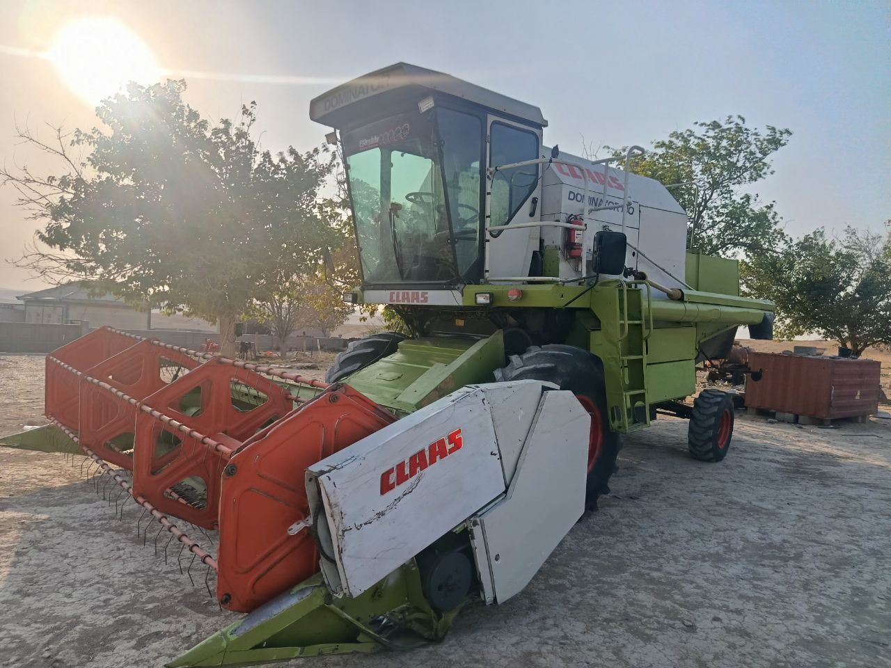 Claas dominator130 sotiladi
