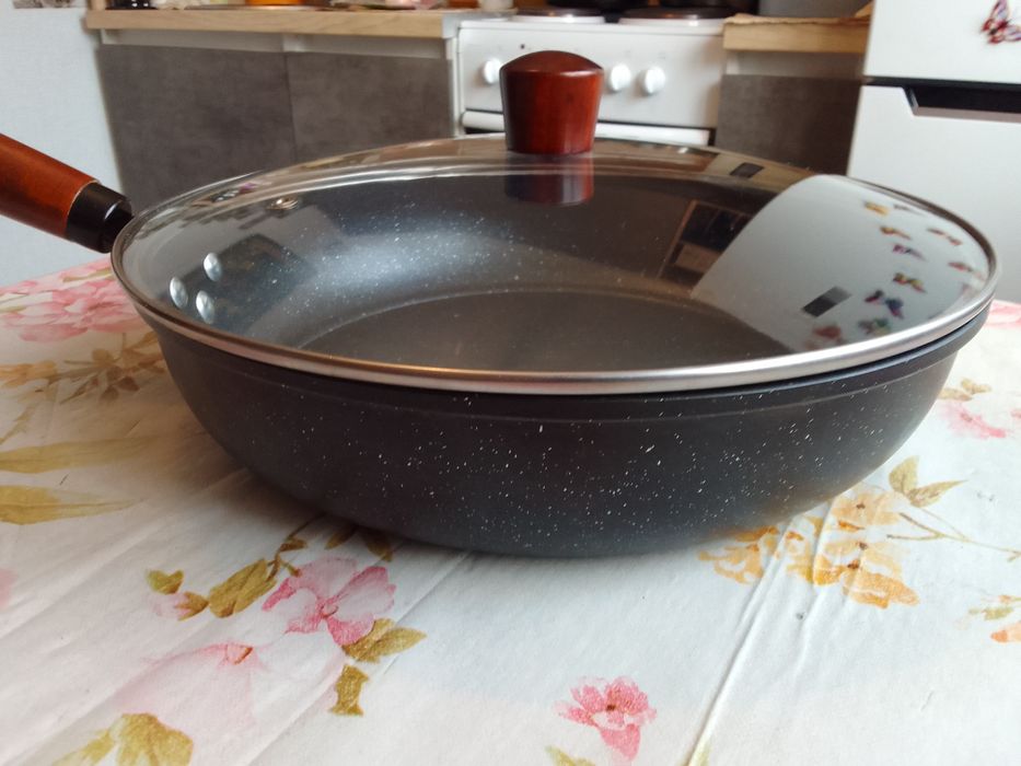 Продам новую большую сковороду