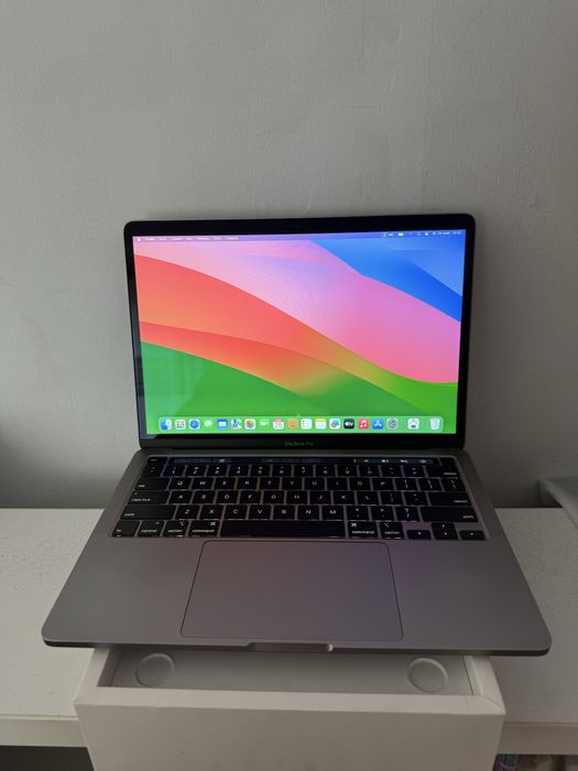 Macbook Pro 2020/i5/16/256/full box