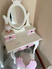 Детский столик с зеркалом