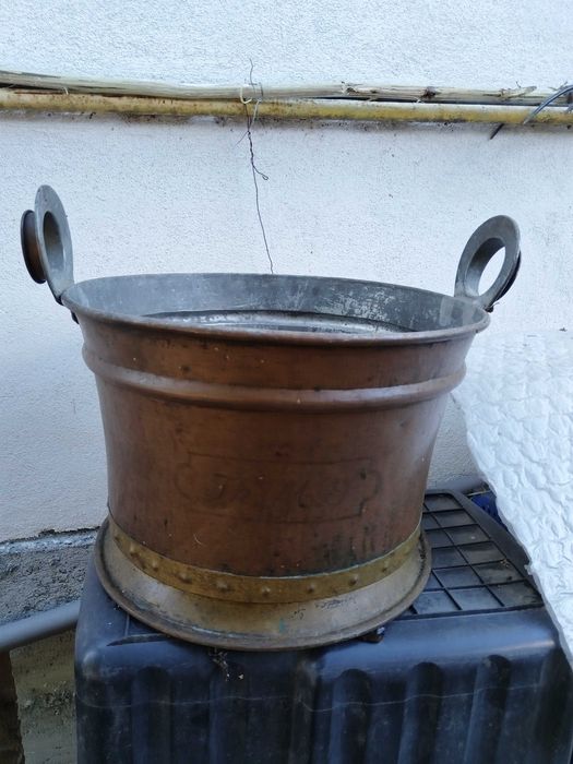 Oala de alama vintage pentru mâncare