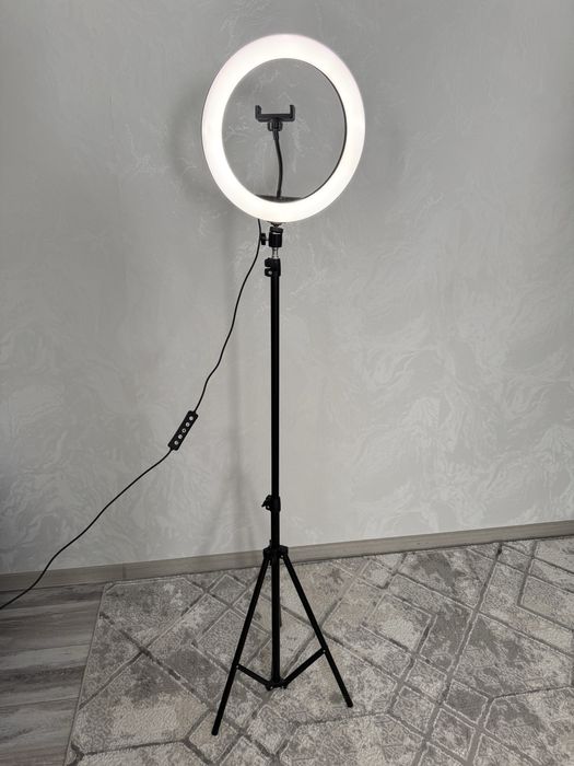 Продам кольцевую лампу