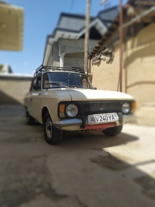 Mashina xarajati yoq naxadu faqat 2ta oldi krilova kapot kraskasi bor