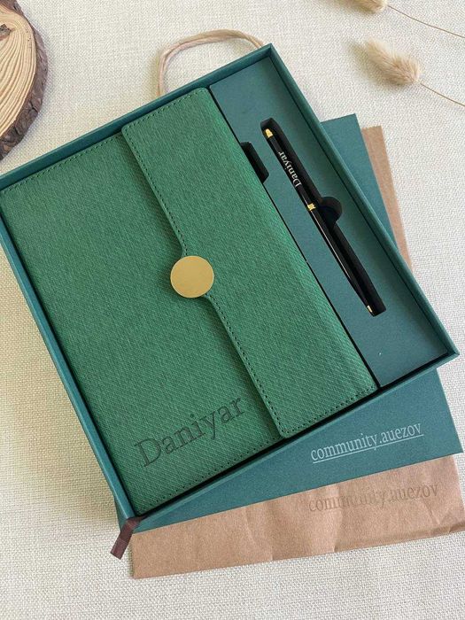 Корпоративные подарки на Новый год — именной блокнот + ручка