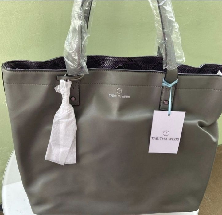 Geanta T by Tabitha Webb, designer britanic