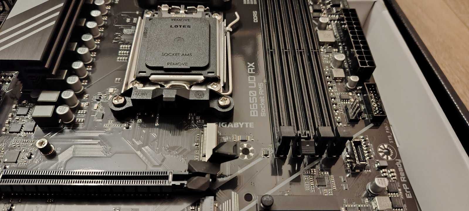GIGABYTE B650 UD AX WIFI + RYZEN 7 7800X3D 8-Core 5.0 GHz Turbo АМ5