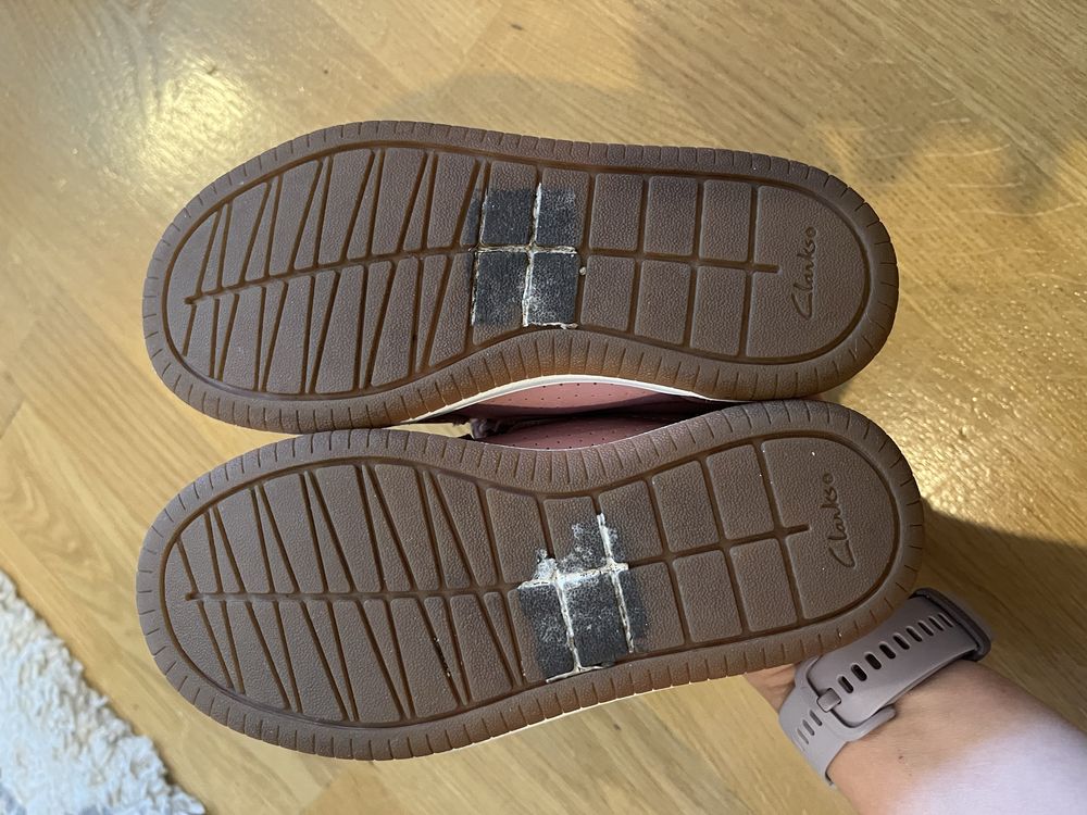 Pantofi Clarcks roz din piele, nr 28