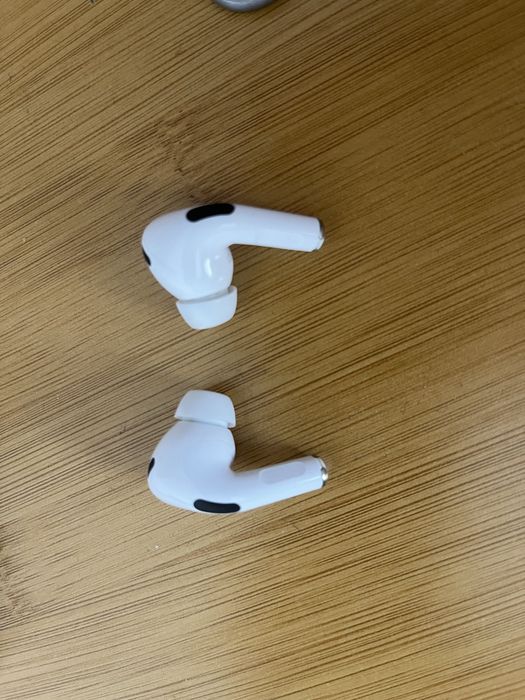 Vand casti AirPod Pro