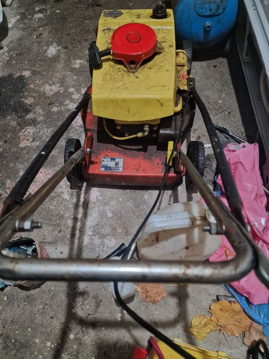 Бензинова косачка италянска