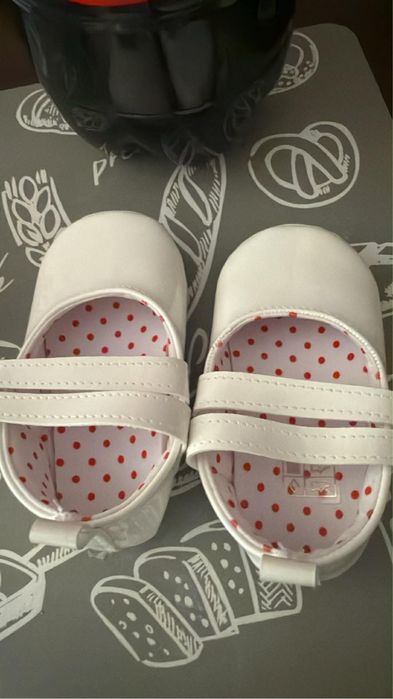 Vand adidadsi baieti si pantofiori fata