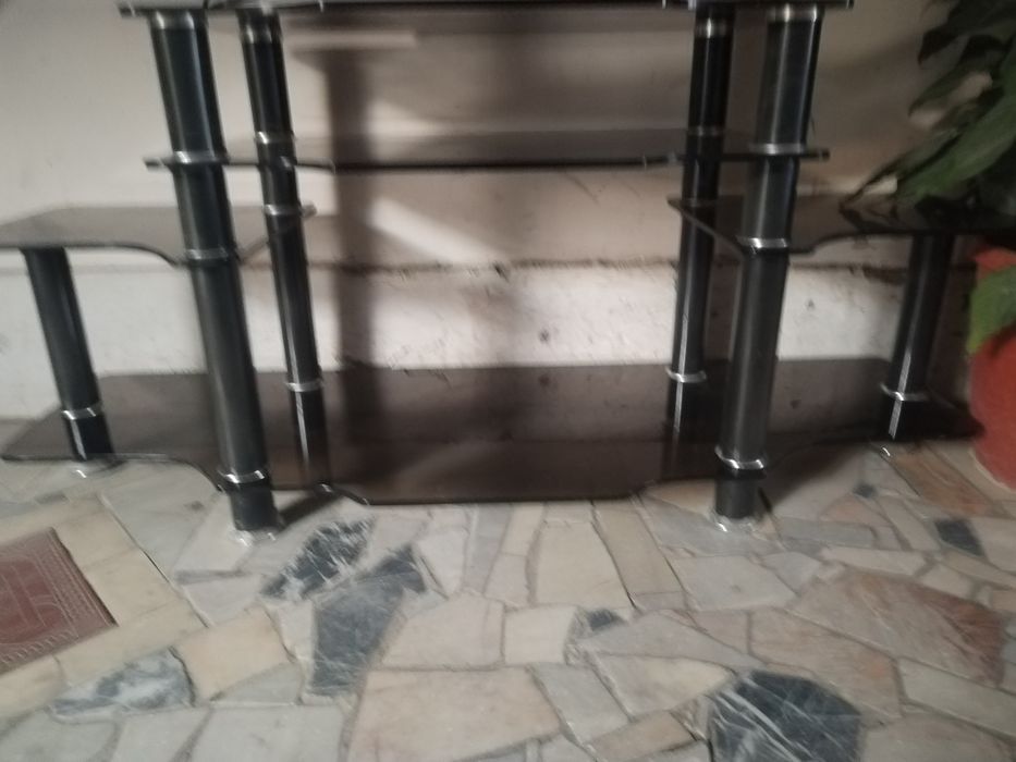 Oynali telvizor qoyadigon