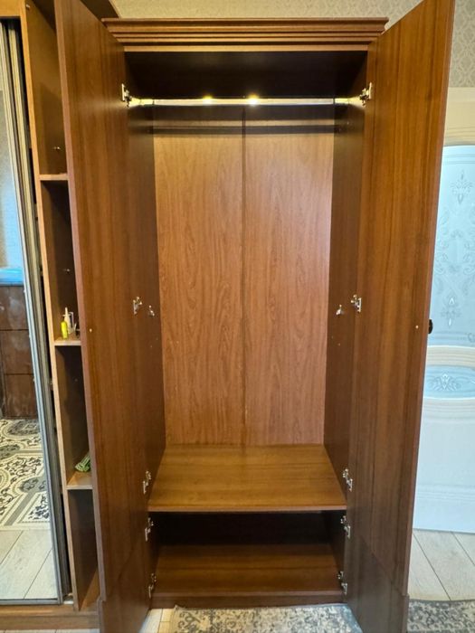 Шкаф для прихожей либо в детскую