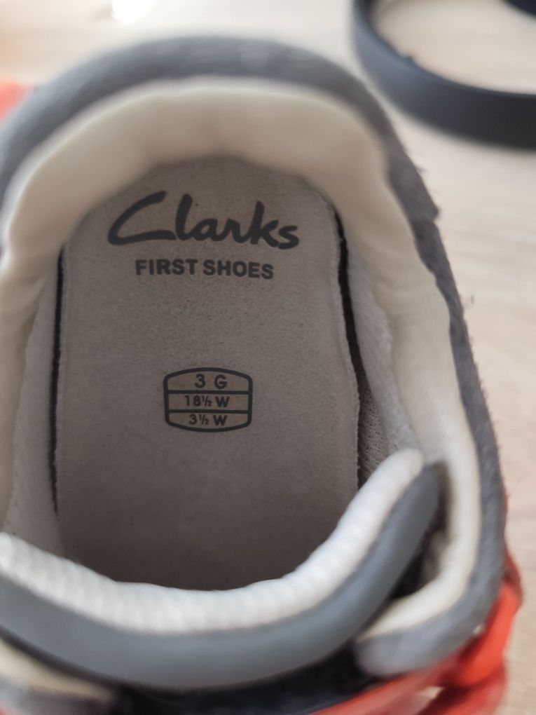 Обувки за бебе Clarks