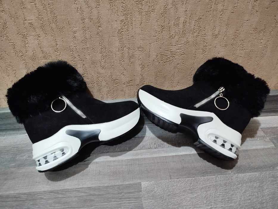 Дамски боти с цип