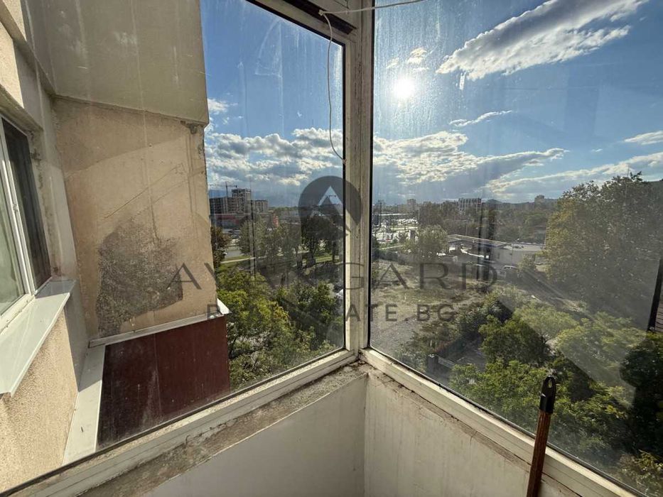 оф.24475 Двустаен с три отделни стаи до бенз. Хаджията Груев