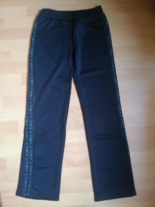 Pantaloni sport, negri, noi