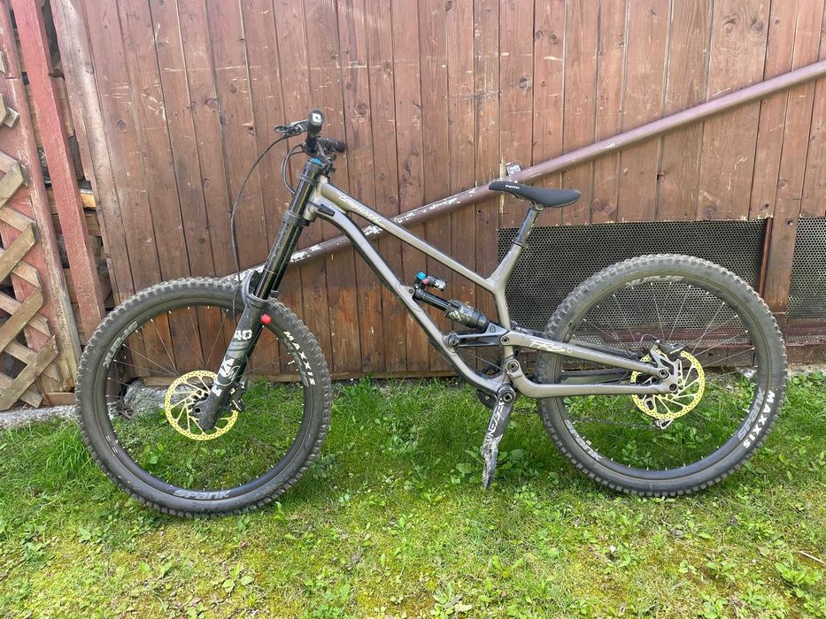 Bicicletă downhill COMMENCAL FRS