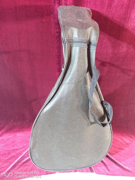 Уд.Турски  музикален инструмент.