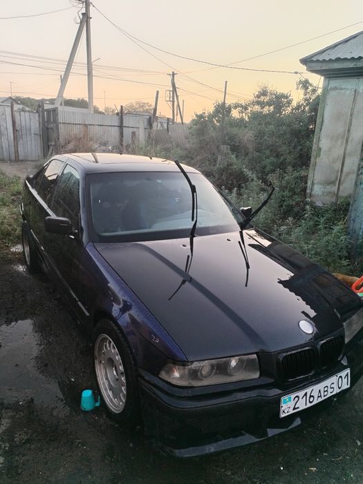 Автомобиль BMW 320