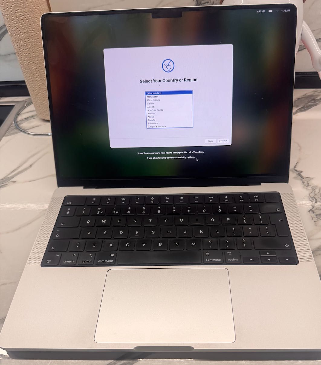 Продавам MacBook Pro 14" M1 Pro / 16GB RAM / 1TB SSD – ОТЛИЧЕН!