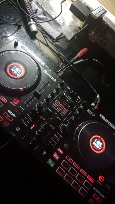 Продается диджейский Контролёр. Numark platinum Fx mixstrak