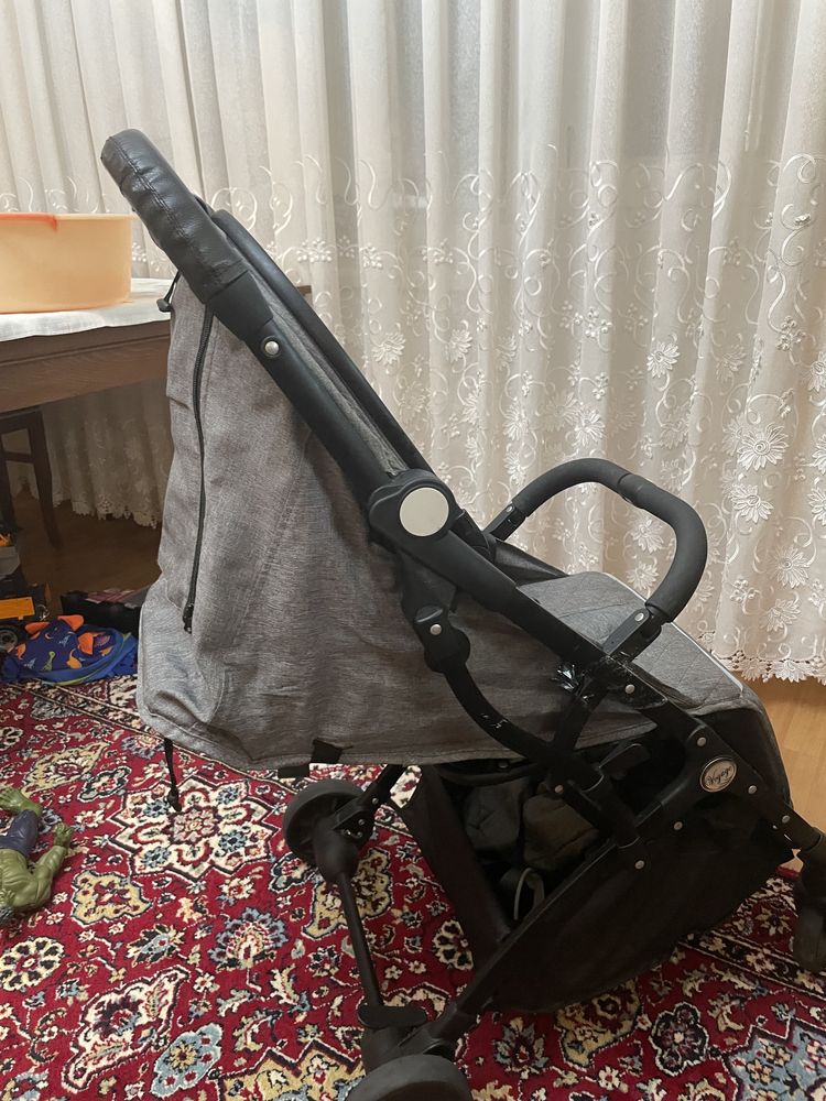 Продам прогулочную коляску Pituso Voyage