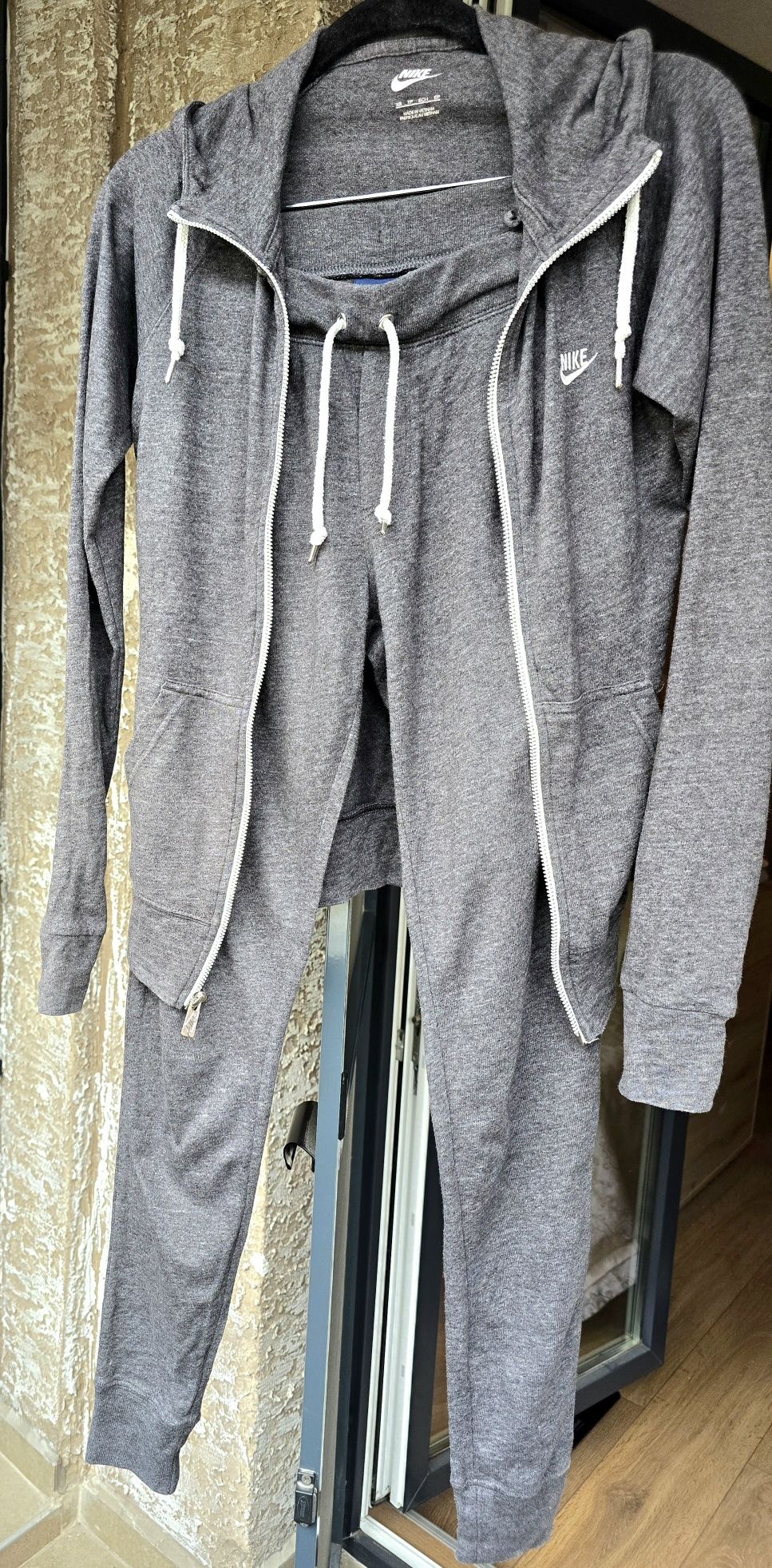 Спортен екип Calvin klein и Nike Xs