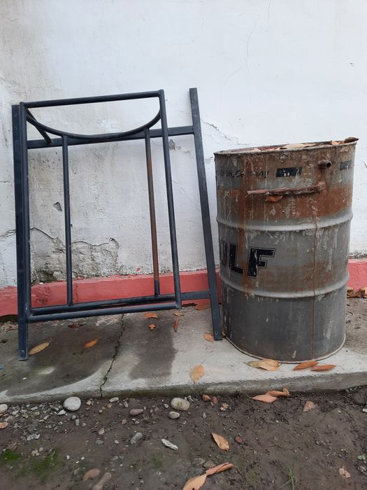 Letniy dush uchun tayyor bochka temir patstafkasi bilan