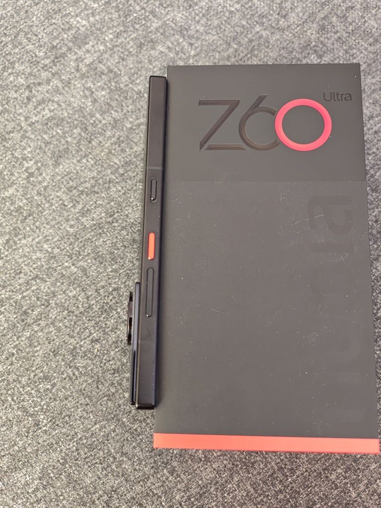 Продавам телефон Nubia Z60 Ultra