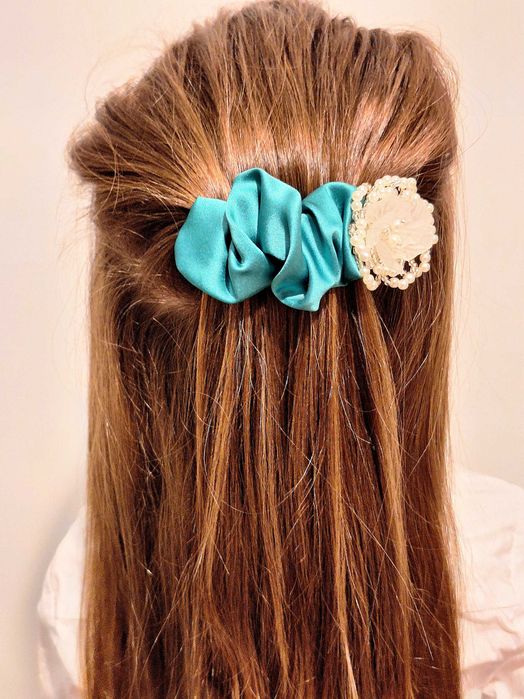 Панделка шнола и скрънчи