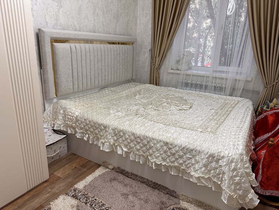 Кровать двуспальная, с подьемным механизмом