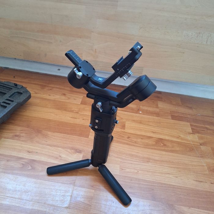 Stabilizator DJI Ronin-SC – Compact, Ușor, Autonomie 11h