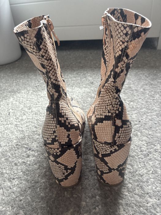 Боти в змийски принт