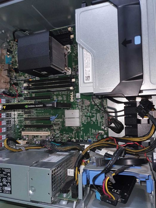Placă bază + Xeon (i7) + 32GB mem + SSD + sursă 685W + carcasă Dell