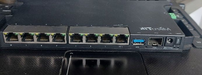 Mikrotik роутер.