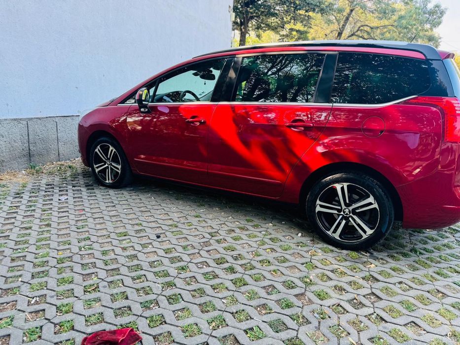 Peugeot 5008 2.0 HDi – Mașina ideală de familie, foarte bine echipată