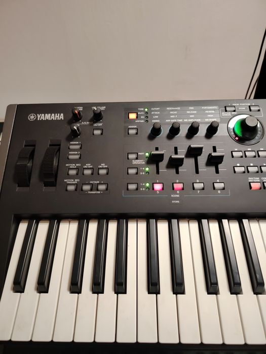 Vând Yamaha modx6 noua cu set că la kronos