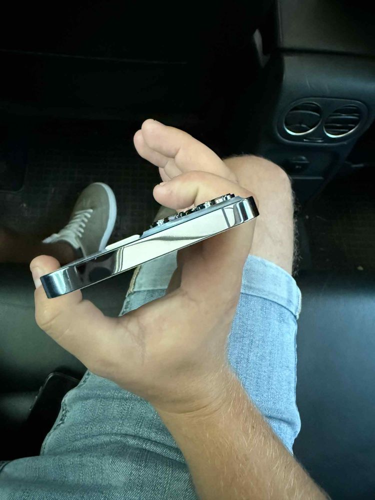Iphone 13 pro max чисто нов