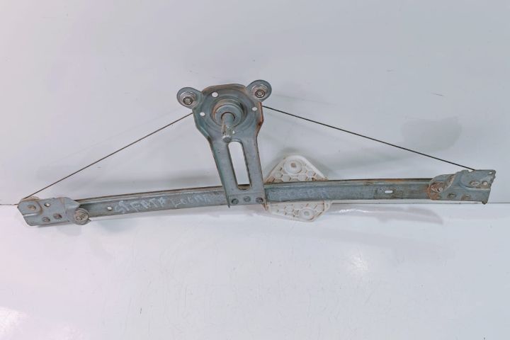 Macara  stanga spate 118466 Dacia Logan prima generatie (facelift) se