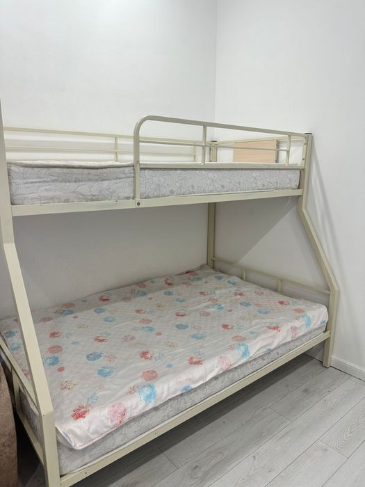 Продам двухьярусную кровать