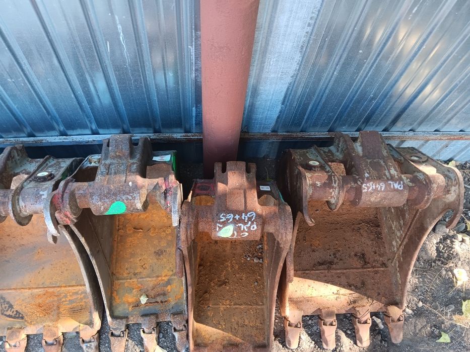 Vând cupe de excavator