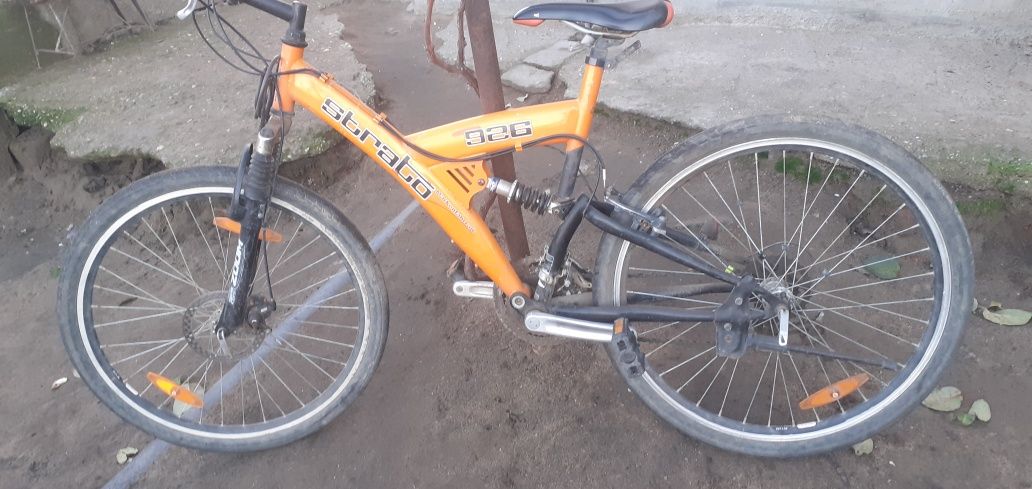 Vând bicicleta în stare aproape noua folosita