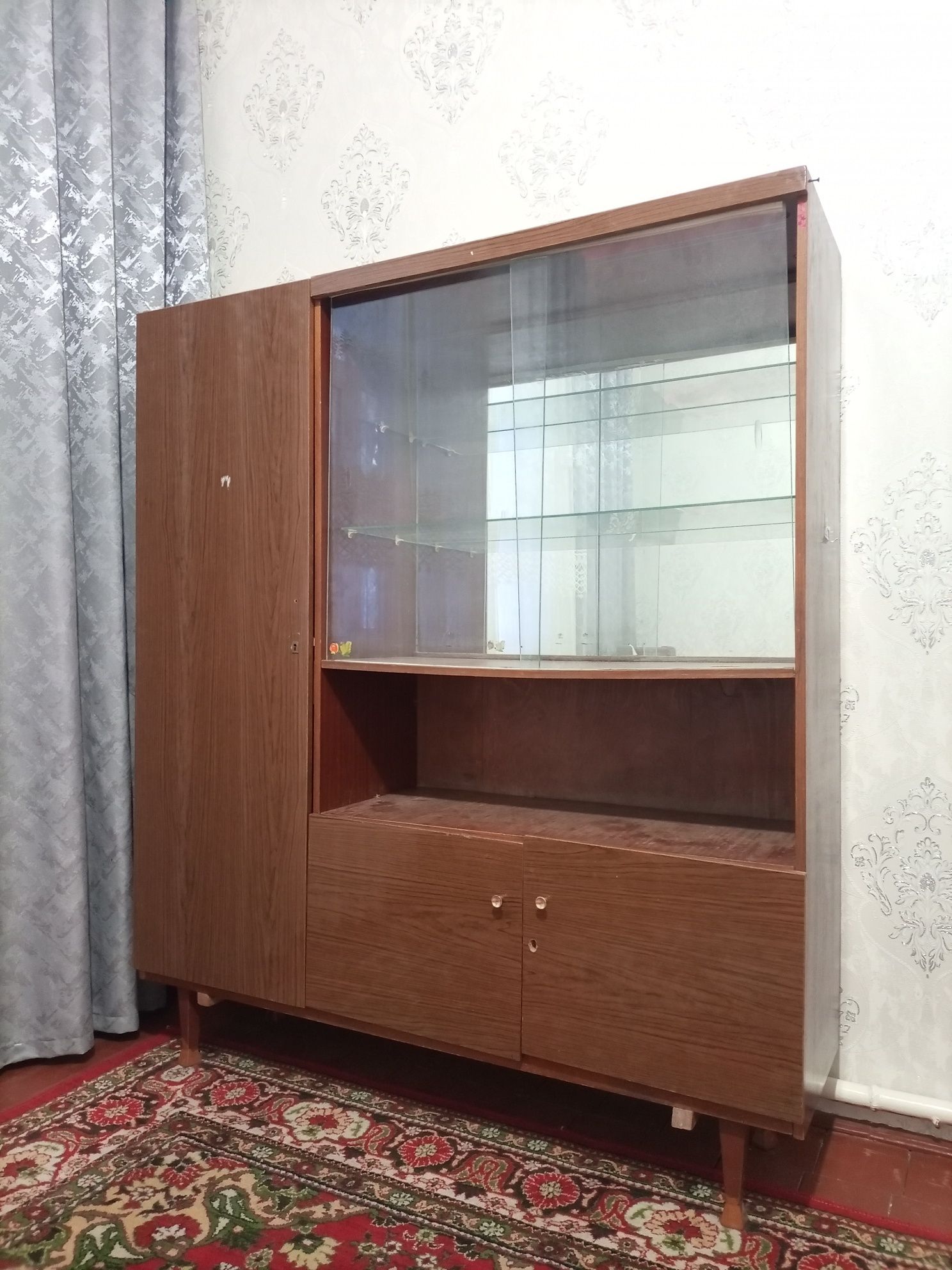 Holati ideal. Chizilgan qirilgan joyi yoʻq